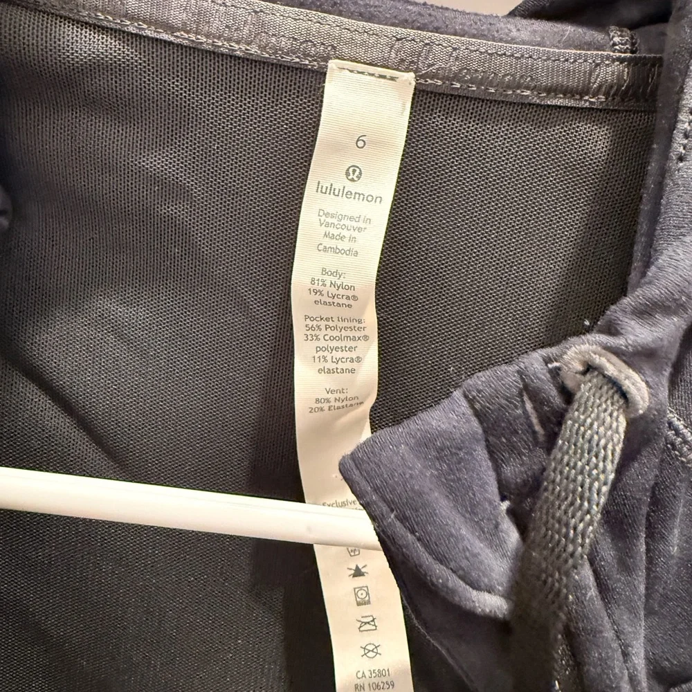 Lululemon gray zip up size 6 - Picture 2 of 2